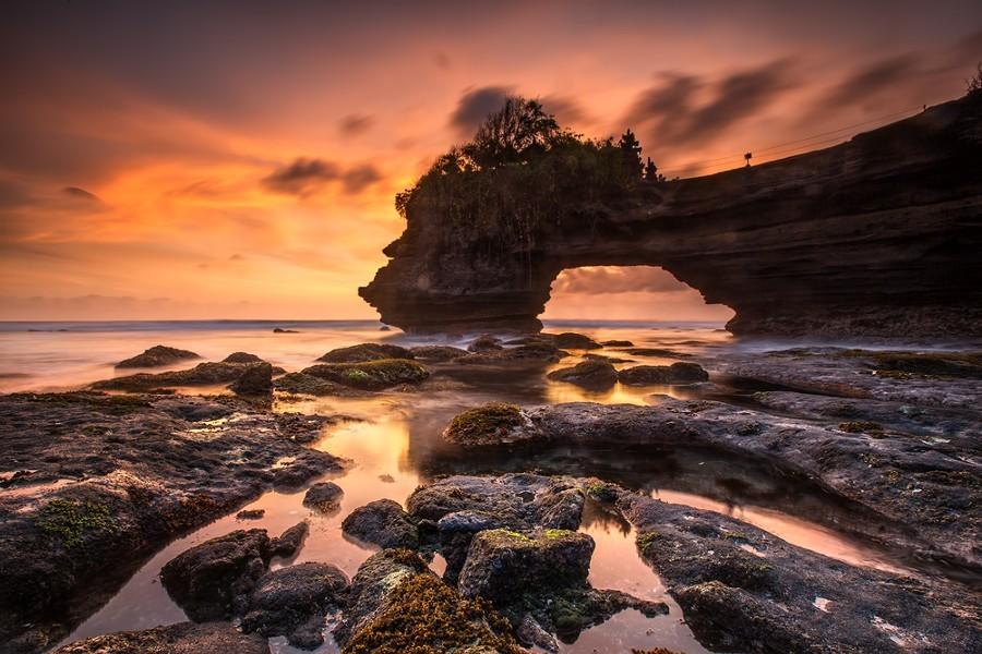 Emils72's tweet photo. Batu Bolong by gunartosong @500px #photo #landscape #image http://t.co/Ds5ChAdsCT