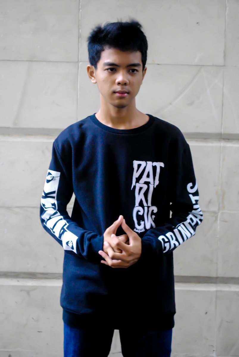 Glamour Crewneck | 180k | M &amp; L | Model Is Wearing a Medium | 0838-979-222-24 | BB : 74811C3D