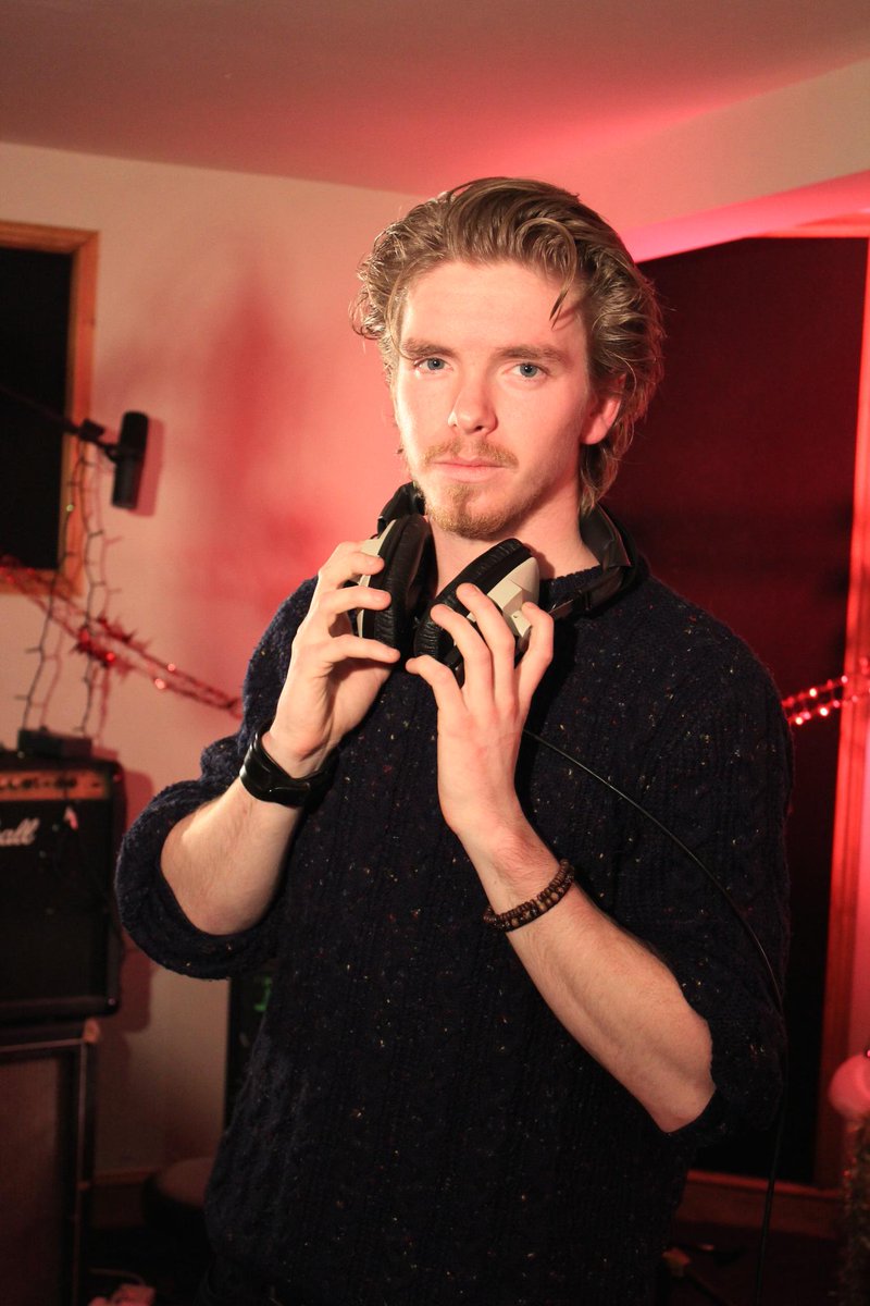 Two of those lovely <a href="/theratells/">Saint Petersburg</a> - Danny and Ash threw some lines on! #SheffAid
Listen here: m.youtube.com/watch?v=bMVw6W…