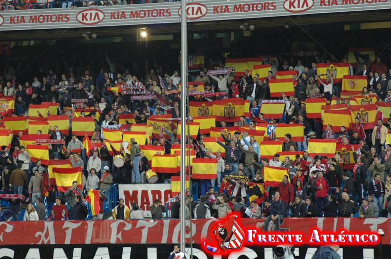 HistoriaYLucha's tweet photo. El Atlético condena "la lacra de la violencia en el deporte" mientras dejan entrar siempre a los del Frente Atlético: http://t.co/MFjaLRXzlj
