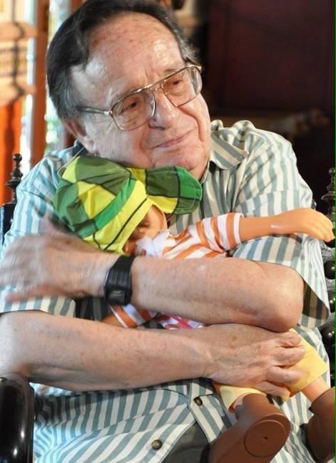 demetrinando's tweet photo. O que me destrói é isso 😭😭😭 #RIPChaves http://t.co/b1Br3G38tr