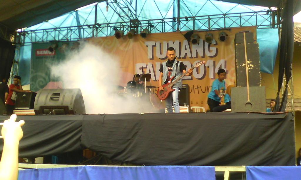 Adeyogi92's tweet photo. @Gravitasi_Punk http://t.co/RJcyLNzofj