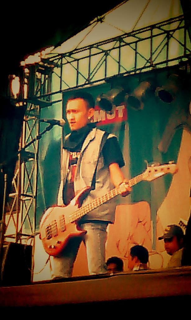 Adeyogi92's tweet photo. @Gravitasi_Punk http://t.co/IFYnxsk1Wr