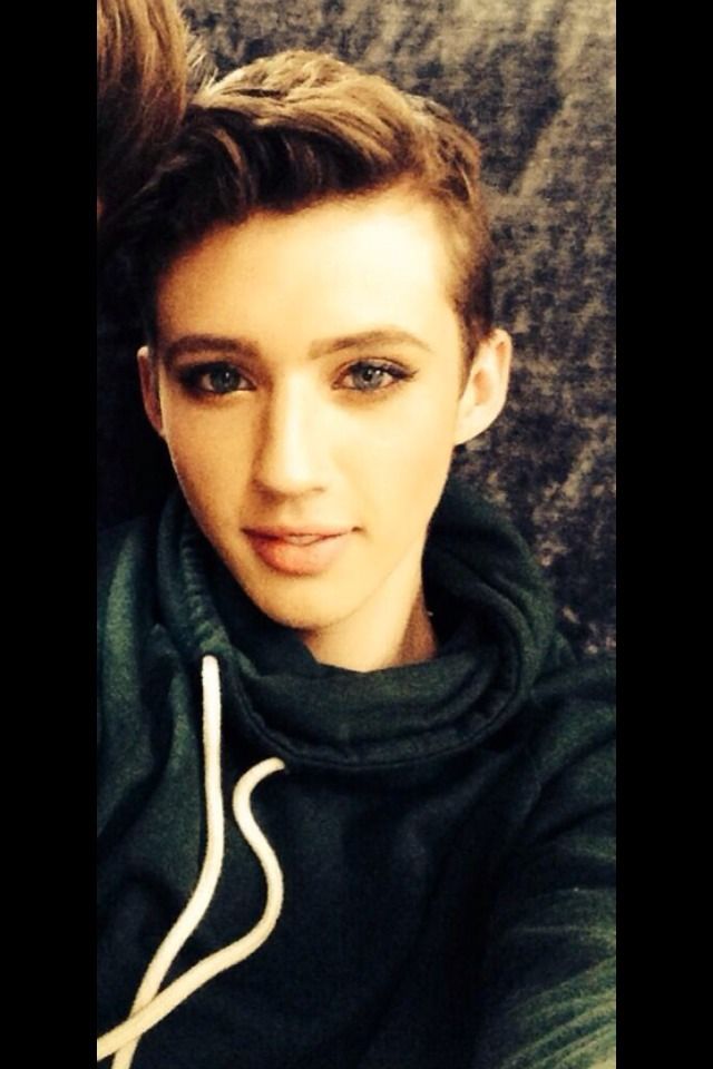 DaddyTylah's tweet photo. RT if Troye with makeup is prettier than you #votetroyesivan http://t.co/HYQfkwjfjS