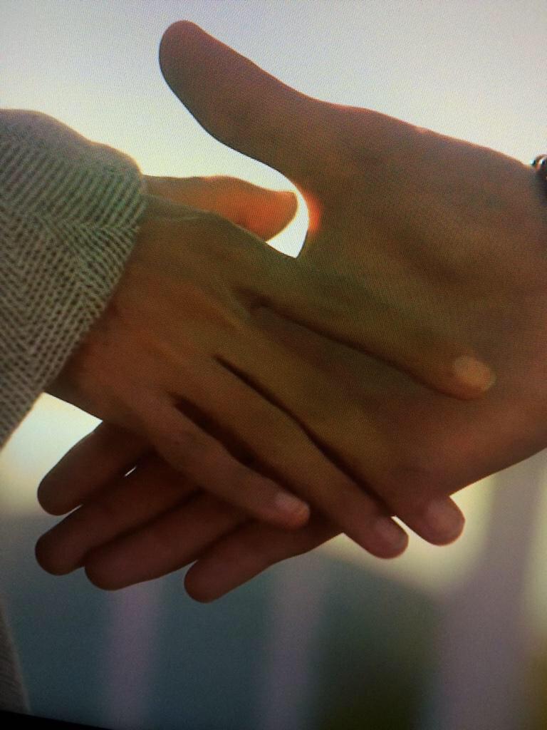 vx_tk's tweet photo. 手の大きさの違い http://t.co/q66uQhEHpJ