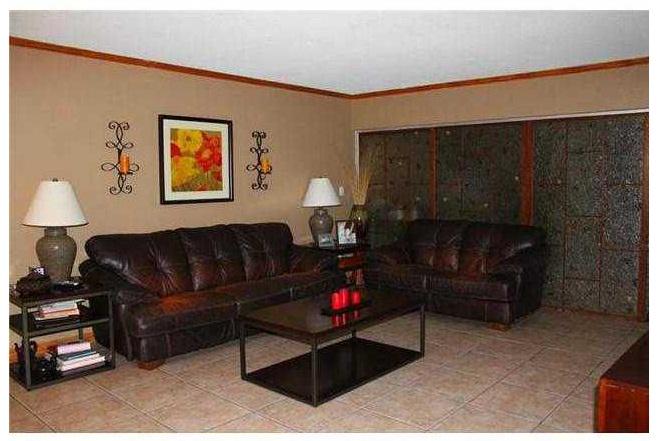 HuntMyHouse's tweet photo. Very large 2 bedroom condo in gated portion of Country Club of Miami!
 gcmovesfl@gmail.com for details. http://t.co/lBrS8cN3Bx
