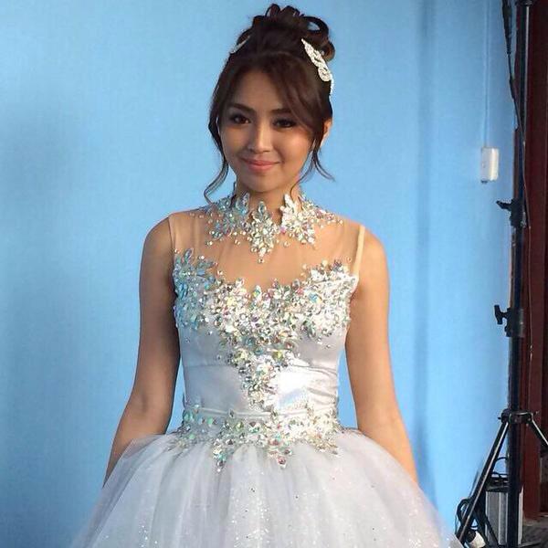 Hellothere029's tweet photo. Isn't she beautiful? ❤❤💕💕😍😍😍
👑👑👑👑👑👑👑👑👑👑👑👑👑

#KBDTQFirstAlbumTour http://t.co/nMDHe7ebfD