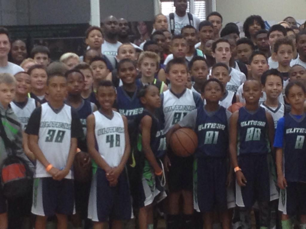 WorkOutBball's tweet photo. RT @FullTimeHoops1 After a great Day 1 @ the @WCE25 Elite 32 with @lilmanAJ24, headed back for more! #shakedownSunday http://t.co/GfCDP64FZa