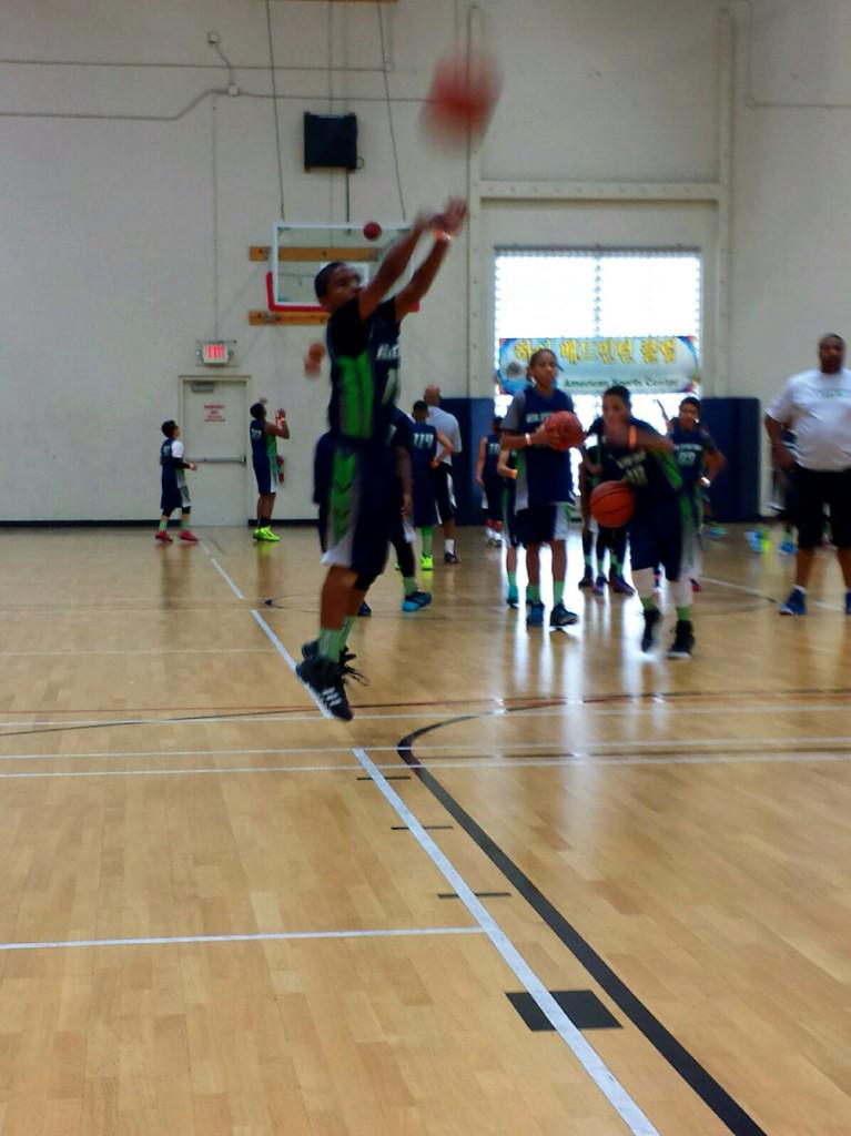 WorkOutBball's tweet photo. RT @FullTimeHoops1 After a great Day 1 @ the @WCE25 Elite 32 with @lilmanAJ24, headed back for more! #shakedownSunday http://t.co/GfCDP64FZa