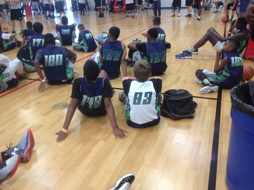 WorkOutBball's tweet photo. RT @FullTimeHoops1 After a great Day 1 @ the @WCE25 Elite 32 with @lilmanAJ24, headed back for more! #shakedownSunday http://t.co/GfCDP64FZa