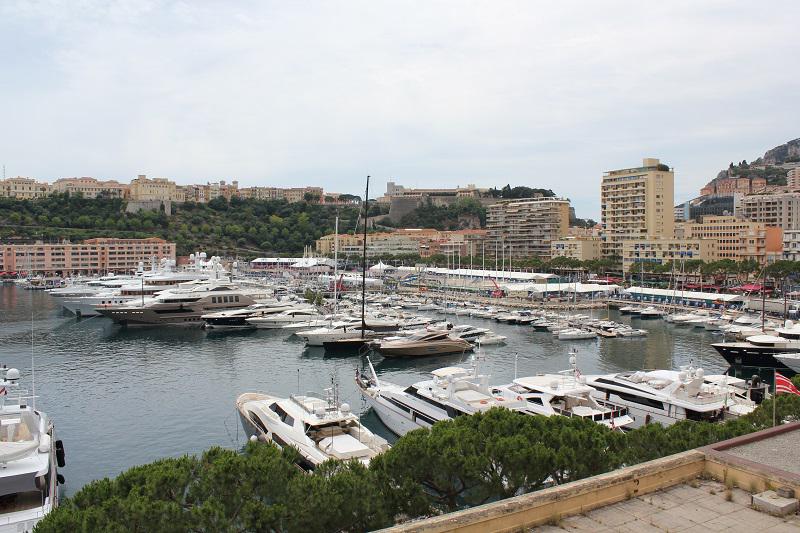 BackpackThe's tweet image. 3-for-2 on books with the Lonely Planet this Christmas tidd.ly/70e0d4eb #travel #Monaco #read #books #france