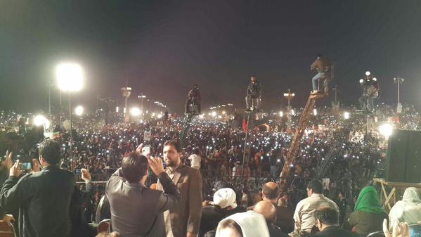 DawarKundi's tweet photo. Unprecedented Crowd ! 
#PakistanForPTI #BattleOfNayaPakistan http://t.co/fQ2i5t3xO3