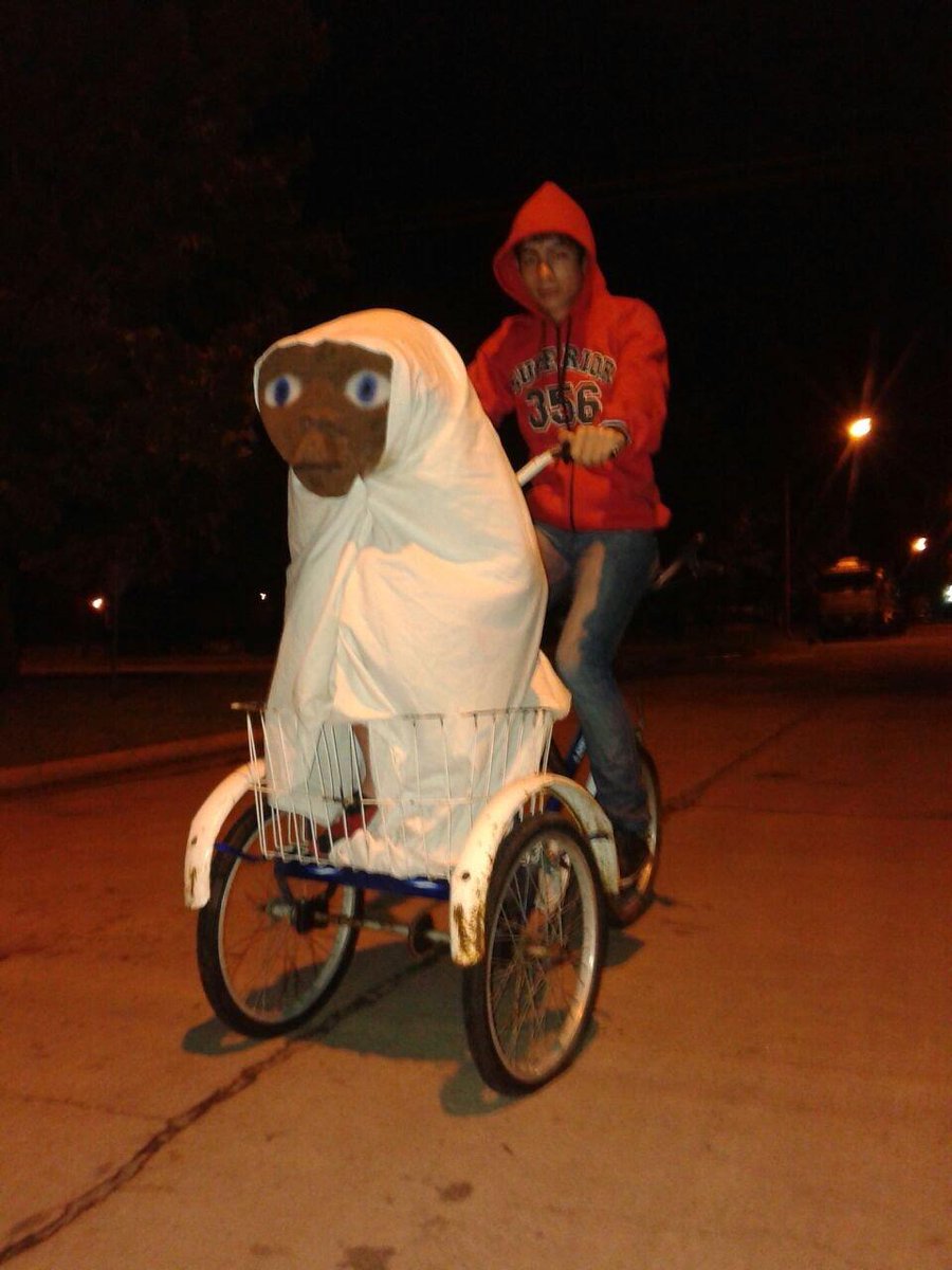 MatiGalla5's tweet photo. El mejor disfraz de la DisFest, lejosss http://t.co/W2Wie1ofyB