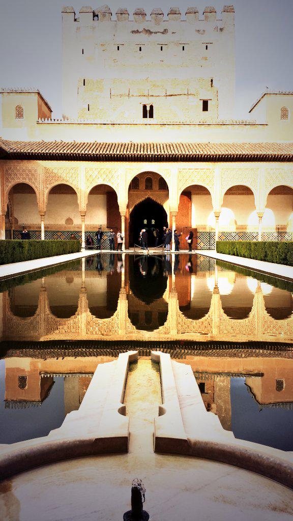 DanieleBortone's tweet photo. Benvenuti in questo posto incantato che sta regalando brividi e colore alla mia Anima. #Alhamba #Granada #Spain http://t.co/PifnQyCP1u