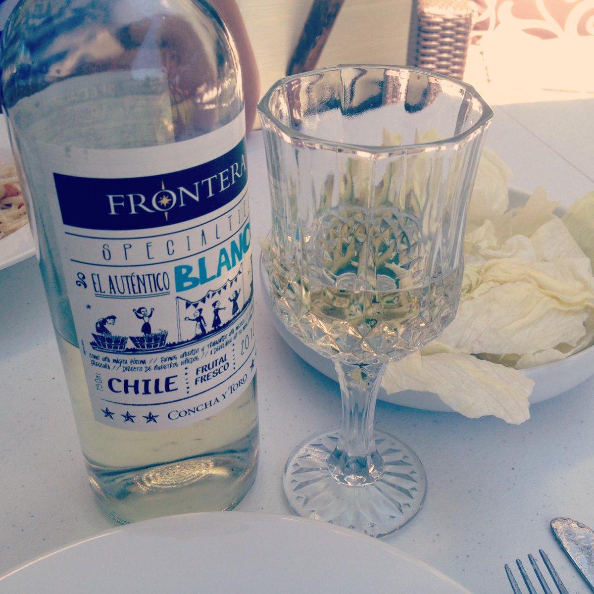 SenorMeneses's tweet photo. Hoy será mi día de pic-nic con mi peuca. Un  #AuténticoBlanco pa brindar al aire libre será ideal. http://t.co/twDM9xTdM3