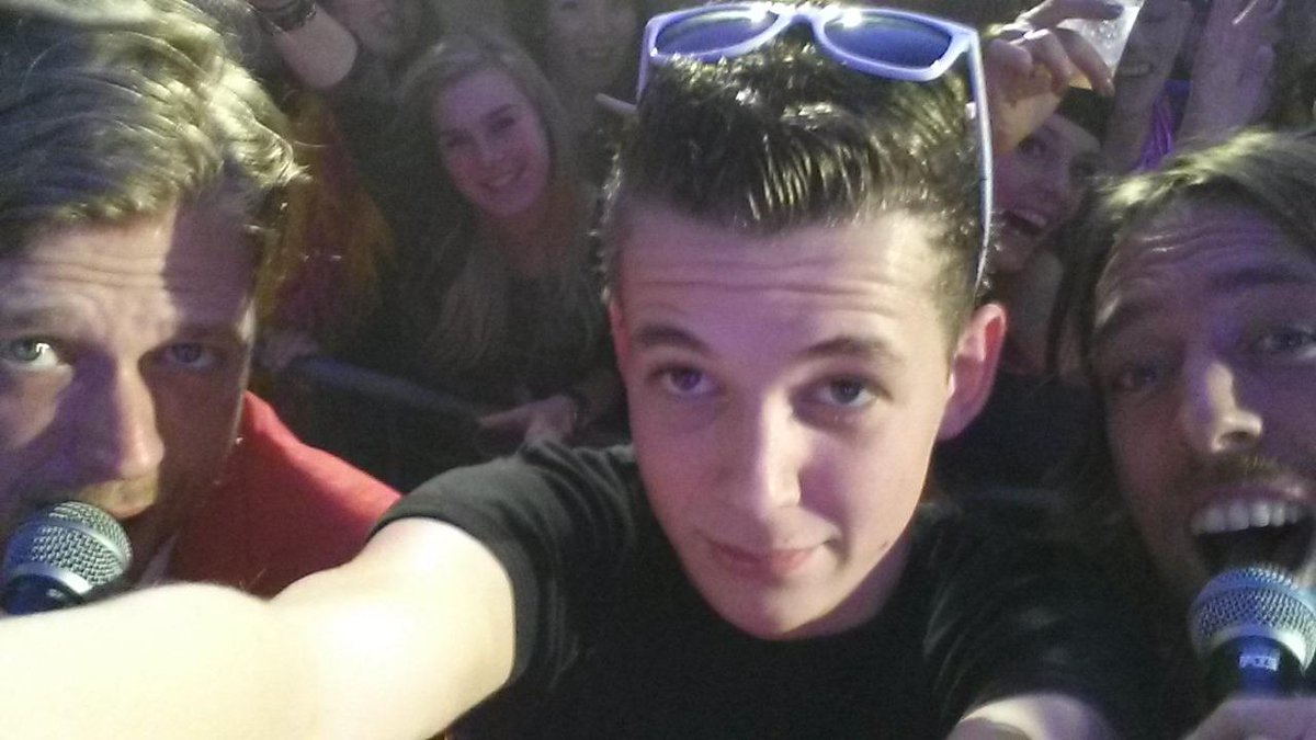 jurgenaight's tweet photo. Sta je dan met @mattiewietze op het podium haha! Was eeen geslaagd feestje gister :) http://t.co/IGKyRkZkzo