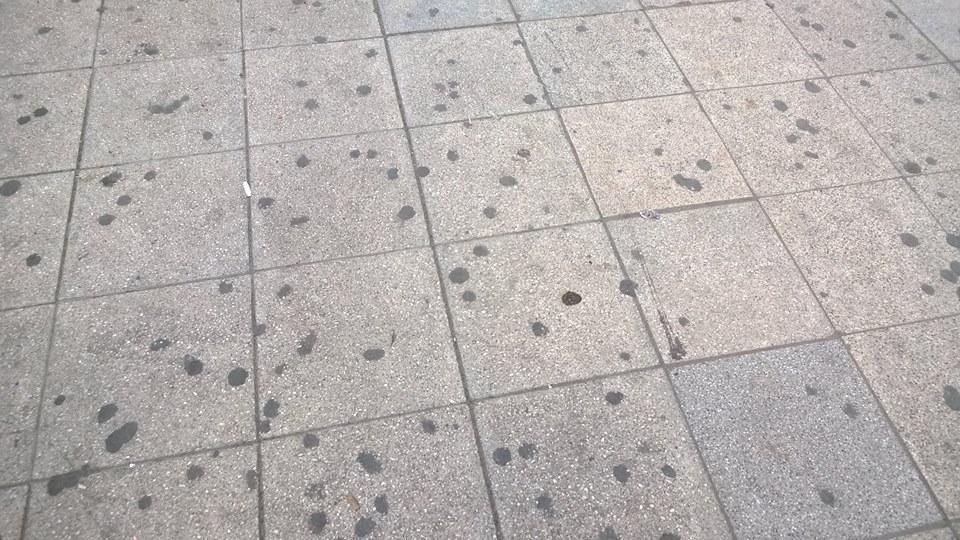 gumpoint's tweet photo. ¿Sabías que en las veredas de Morón hay más de 25 chicles/m2? Buscanos en la Univ.de Morón! #GUMPoint http://t.co/R391tJnbMw