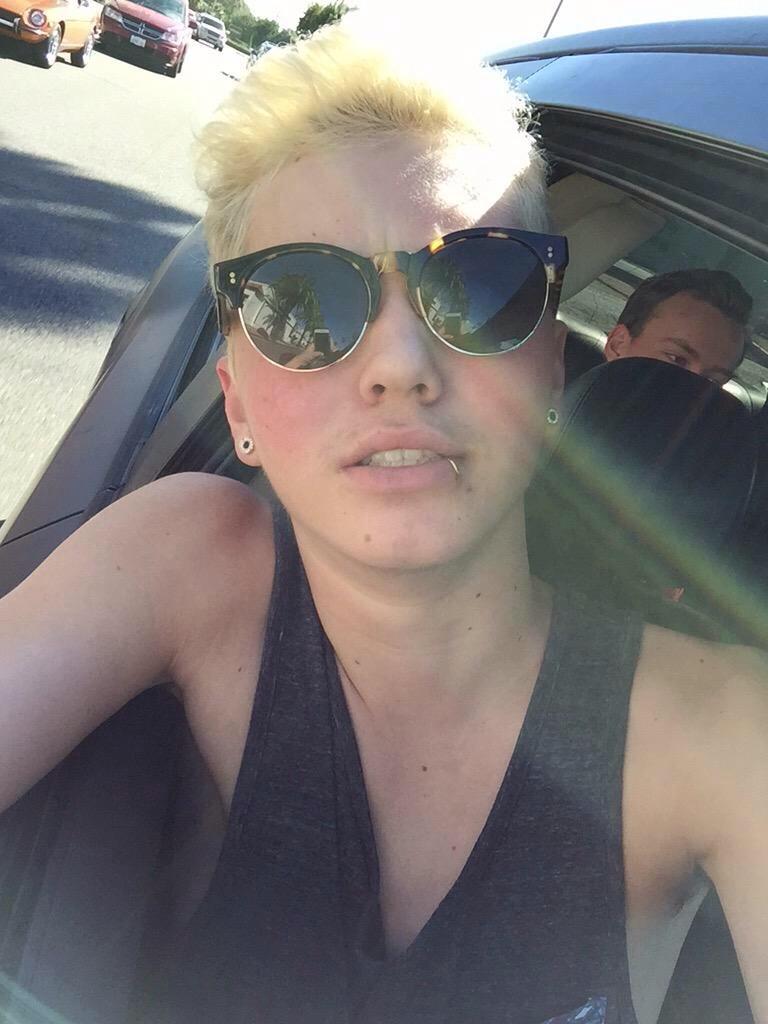 car ride selfie. ok. 🚗🚘🚙