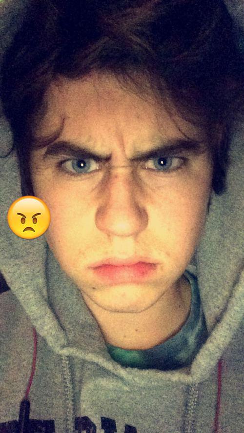 killerdenash's tweet photo. Ahora soy un emoji enojado 😠 http://t.co/u1W0HoxqSr