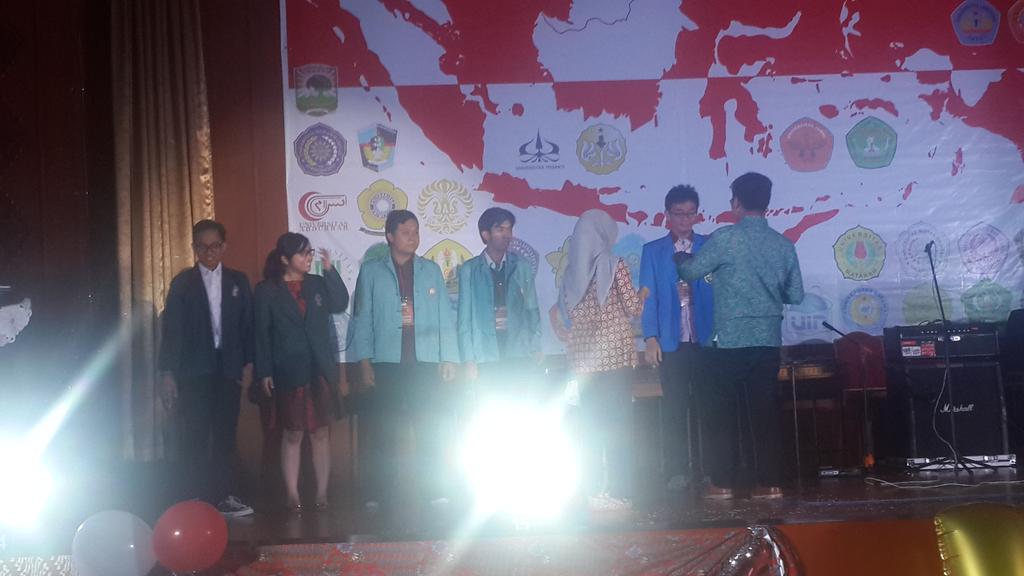 ISMKI_Indonesia's tweet photo. Ini dia juara @imoandalas2014 cab.neuropsikiatri.
1. Undip
2. UNS
3. Ukrida http://t.co/uMNCxt1OKx