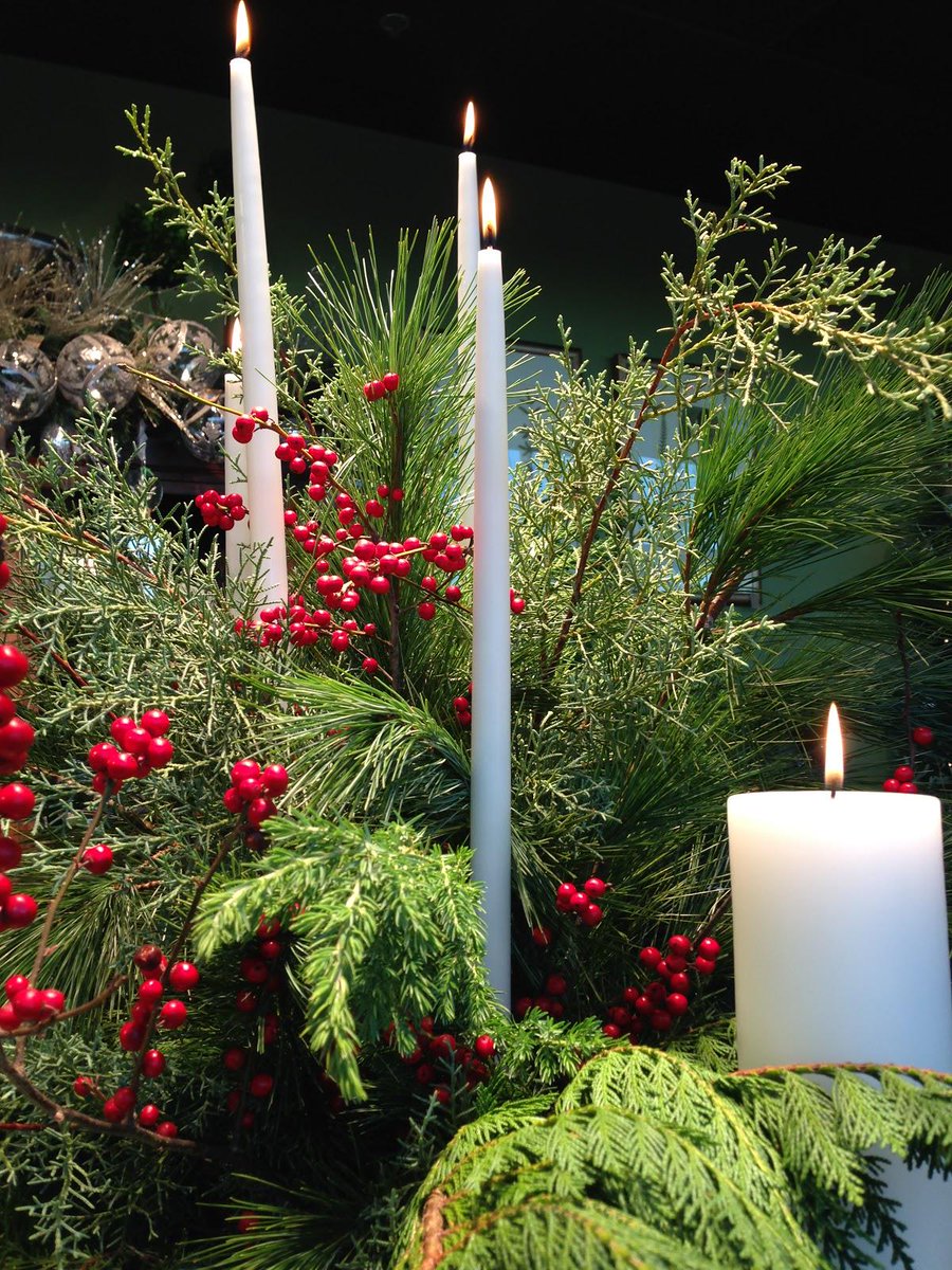 Creative_Candle's tweet photo. .@RandyNealFloral sure knows how to make #creativecandles look good in a #holiday display. Beautiful! http://t.co/En355lt2Nn