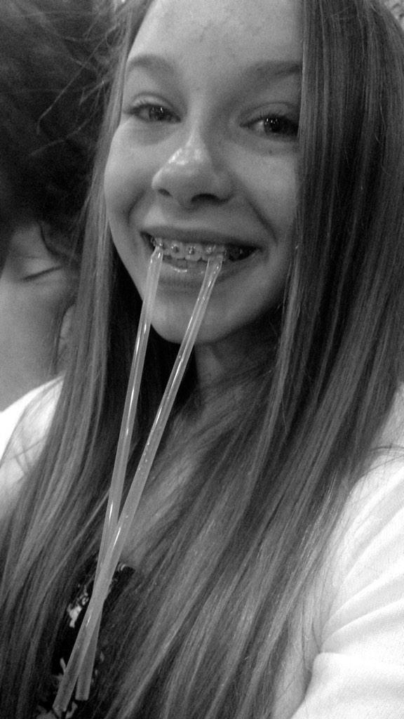 Stephaniekielb's tweet photo. Twining 😄☺️😂  @alliasen http://t.co/fddVInJFTA
