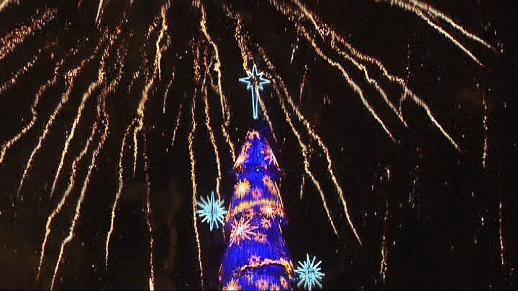 A3Noticias's tweet photo. Río de Janeiro ilumina el mayor árbol de Navidad flotante [Galería de Imágenes]
http://t.co/WBmlNnYX9V http://t.co/PsTANZyGMc