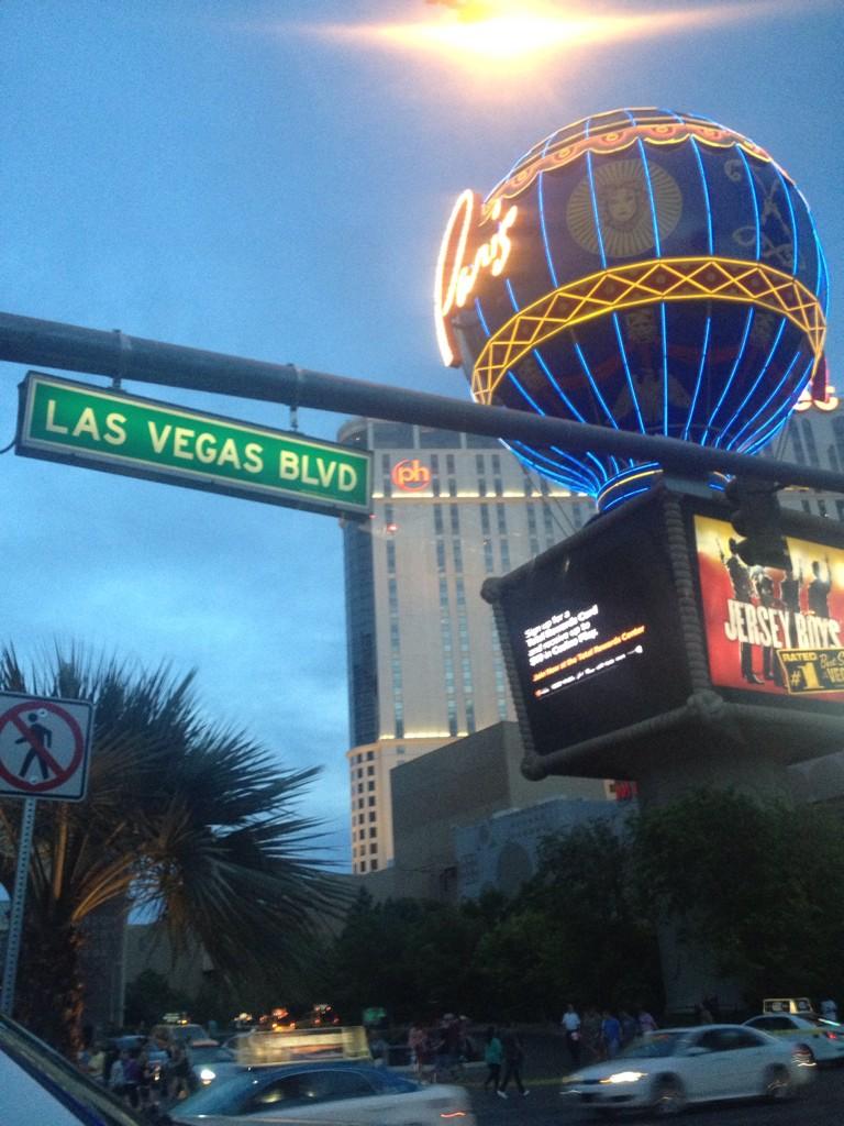 sacmx's tweet image. Vegas..... @DjHannaH_  i need talk yo yo @DjHannaH_