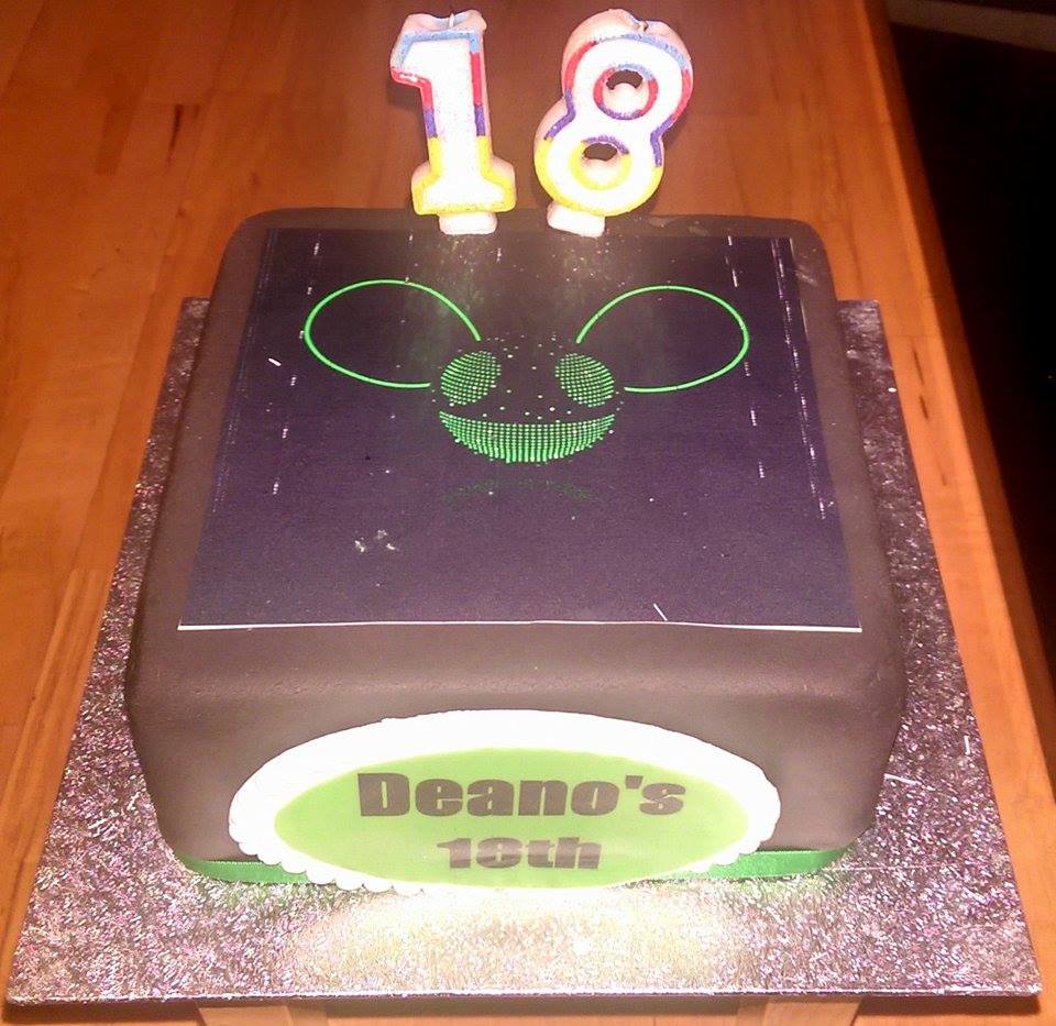 Deanok96's tweet photo. @deadmau5 like my 18th birthday cake? :D http://t.co/JdHLzHTizJ
