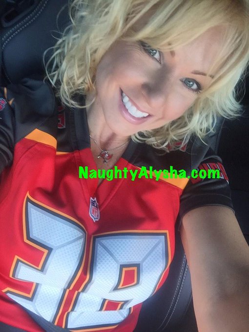 On our way to the game. Feeling a win today!!! GOOOOOO BUCS!!!! http://t.co/cP7rvYuF55<a href="/tag/kilkennycastle"class="tags"><span>#kilkennycastle</span></a>