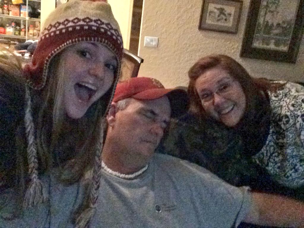 emileeceara's tweet photo. Home sweet homeee🏡💞  #pammmm #eddddie http://t.co/SlefIVjYIf