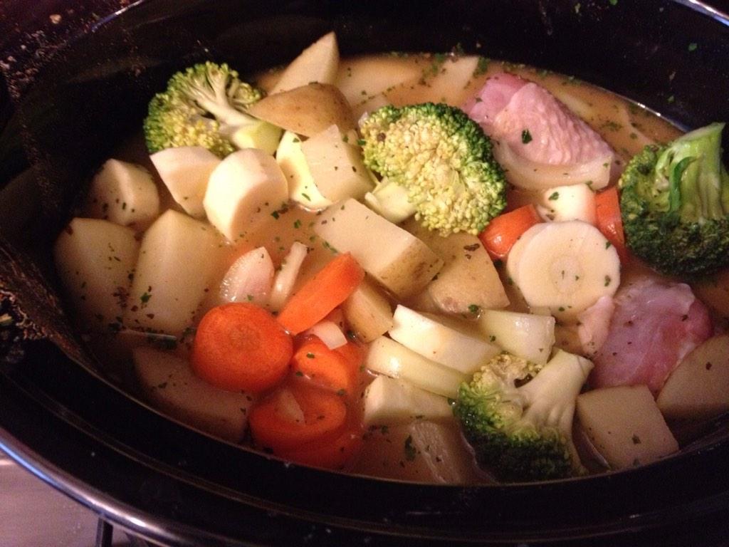 fhbrewery's tweet photo. Good stew and real ale !!! Heaven http://t.co/VA73we9MT4