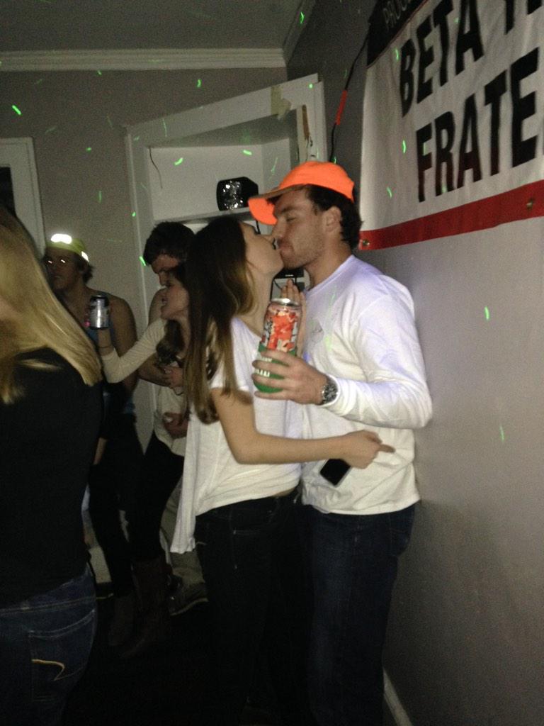 o_livt's tweet photo. @MakeoutClemson dat lip bite doe http://t.co/lVv2qdSj6v