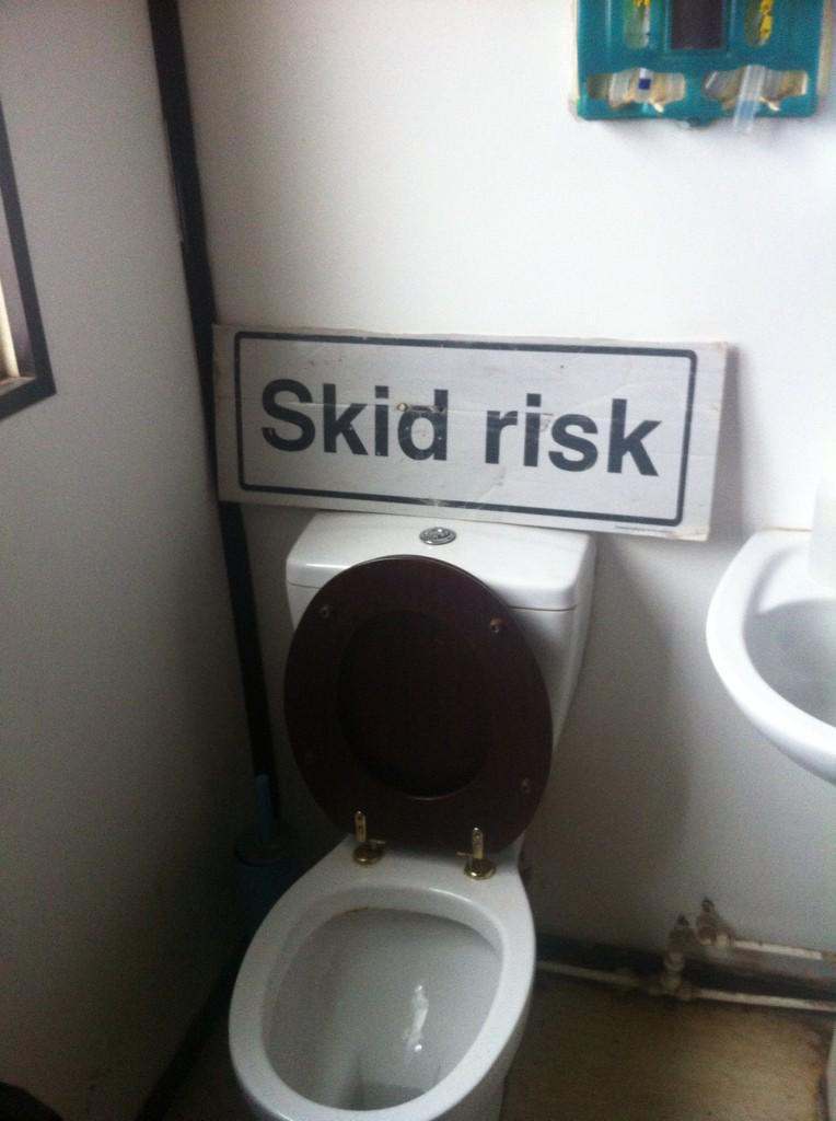 mrtflanny's tweet photo. Be carefull #lifesfullofshit http://t.co/2v7xnVO8ff