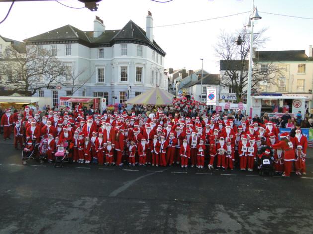 ndgazette's tweet photo. PICTURE GALLERIES: More than 200 Santas turn out in #Bideford for @CHSW Santas on the Run: http://t.co/rnqcgdE5op http://t.co/bN4RVQpUNO