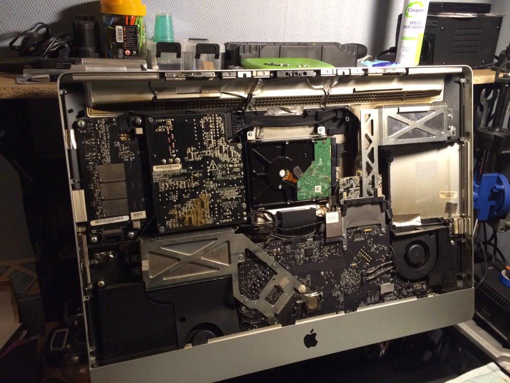 Kevin_Granger's tweet photo. Ok. Just removed the dust BEHIND my iMac screen. Very time consuming :) #savethemac http://t.co/koKA8hyj4f