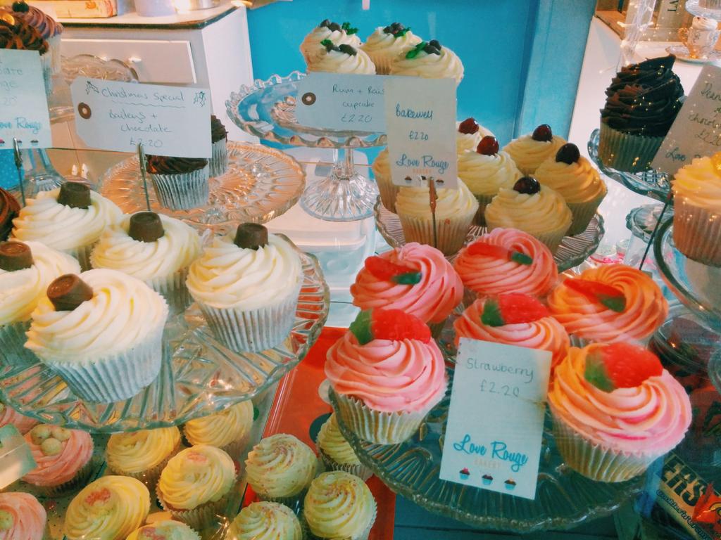 issiehatfield's tweet image. A day of tea and cake with  @LUUBakingSoc girls went down well today #cakelyrun