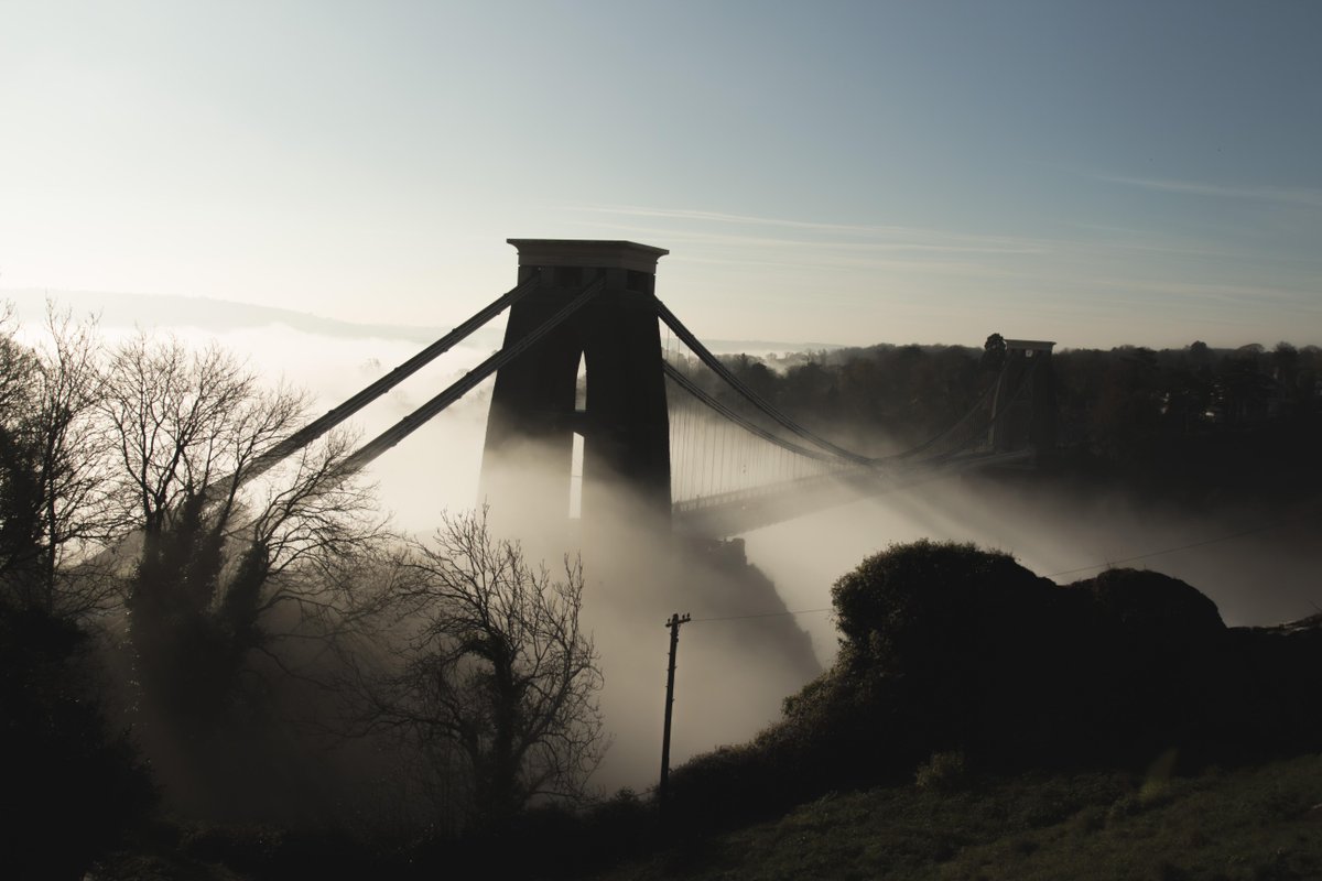 Bristol Post reader captures dramatic images of Clifton Suspension Bridge in the fog ow.ly/F6x3X