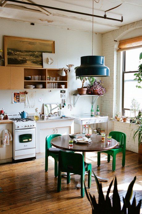 CottonandRust's tweet photo. This is my kinda kitchen! How adorable. #homedecor http://t.co/PziqPpNa30 http://t.co/iIhH9IAw0t