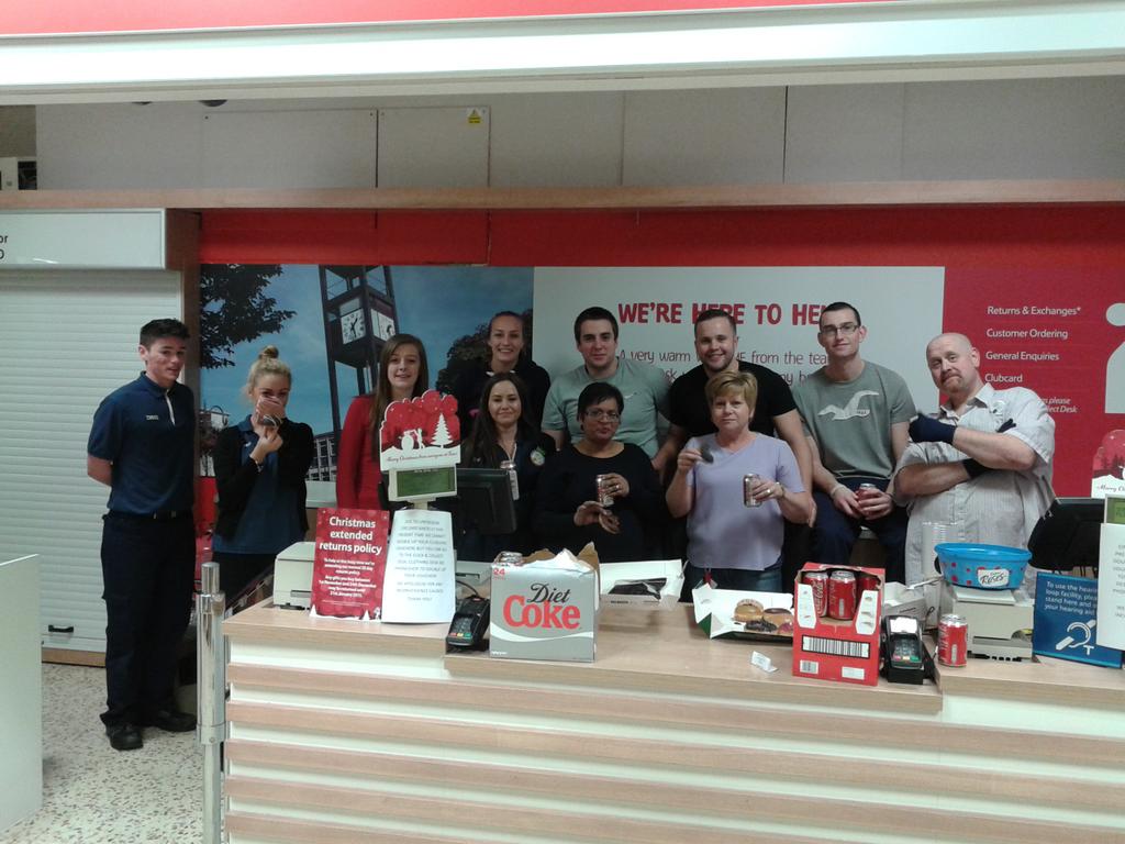 Sunday team - getting the shop in excellent shape for christmas! @steviegosboy <a href="/TJ_Hgt/">Tony Hoggett</a> <a href="/3213bradley/">Scott Bradley</a> <a href="/JayneJayneprior/">Jayne@3213x</a>