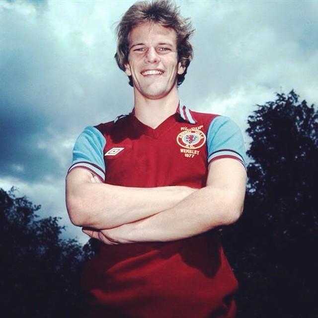 HAPPY BIRTHDAY to our former striker Andy Gray.

Andy, who had two spells in claret and blue as a player and one ... 