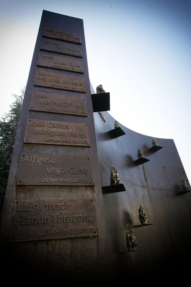 fisher2elite's tweet photo. Ayer se cumplieron 11 años de la emboscada que costó la vida a 7 agentes del CNI en Latifiya (Iraq) http://t.co/iB53sKAXR6