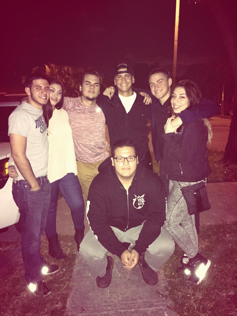 Karinaa_3's tweet photo. Squad😭 #missingsteph&amp;markus http://t.co/y2mM3WgeUl