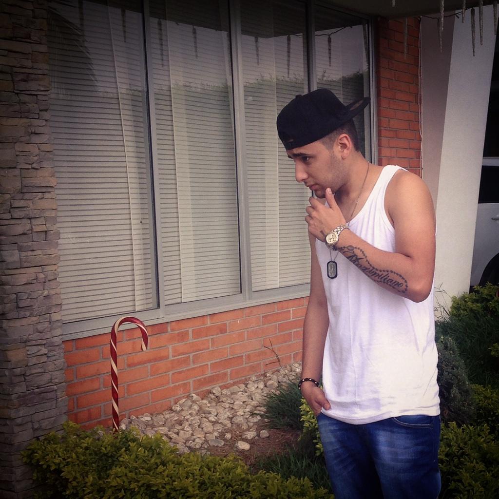 dmoramusic's tweet photo. Ese preciso instante de duda..... Es el causante de tus malas y buenas decisiones..... #OA #DMora TheGoldenTouch http://t.co/IuLEehgESF