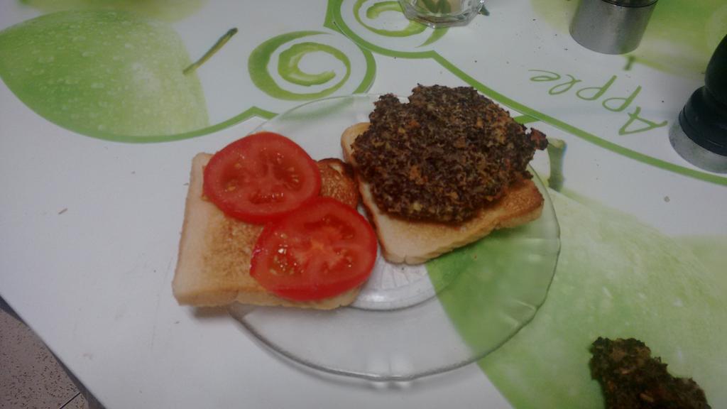 FerCarolei's tweet photo. #VegFer Día final. Hamburguesas de Quinoa. #PromesaMundialCumplida #Morocco http://t.co/LJdmEGAQ9H