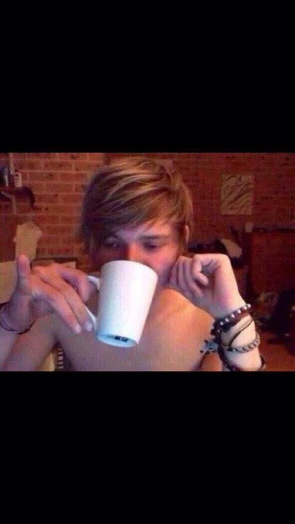 fetus ash pics (@fetusashtonpics) on Twitter photo 