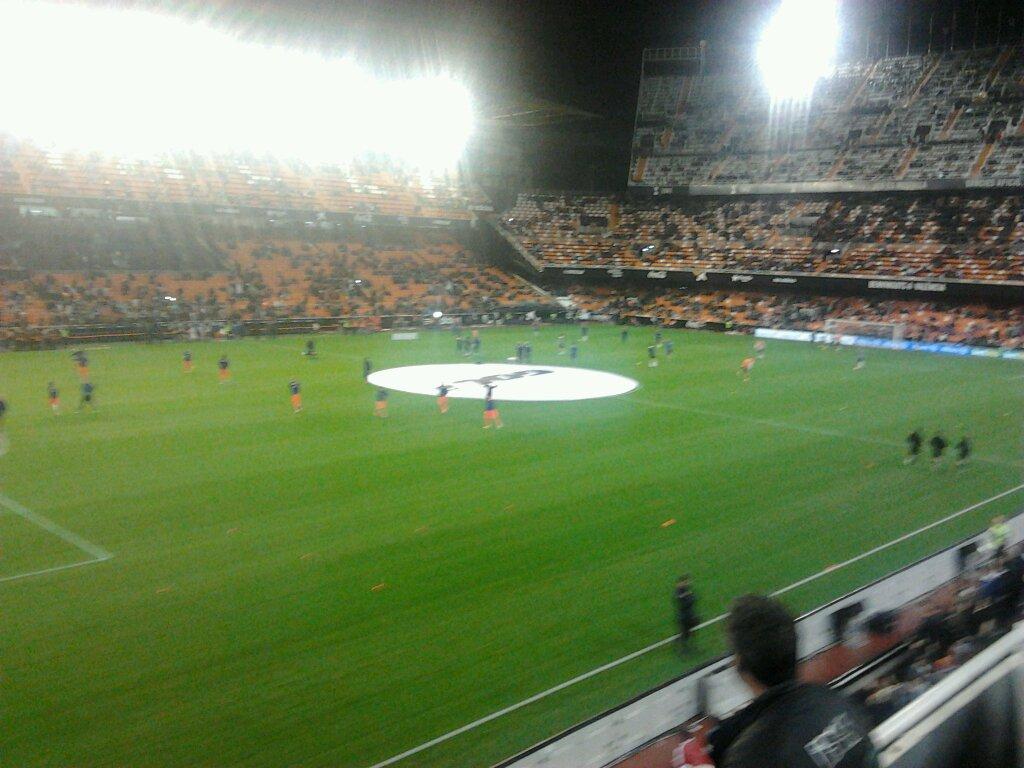 pipitafont's tweet photo. Ja en Mestalla!!! En el amigaxo Ismaeel @Isma_ics Gracies tete!!!! Partidas i poder vore a Messi!!! #Amunt http://t.co/D1bmT2Up0j