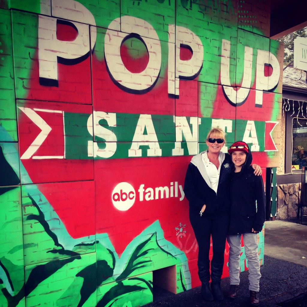 PopUpSanta's tweet photo. #PopUpSanta is giving away free gas today! http://t.co/YjD1KCYVkE