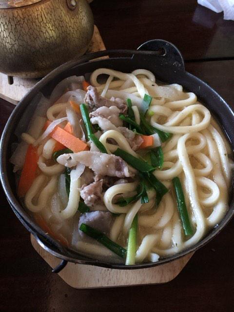 ておみくじ引いたら大吉♪猪肉入り打ち込みうどん食べて満足満足!!猪肉うまいね!今度イノシシ遭遇したら捕まえるぞ\u2026(ヾノ・ω・`)ムリムリpic.twitter.com/zU9pqvrCWD