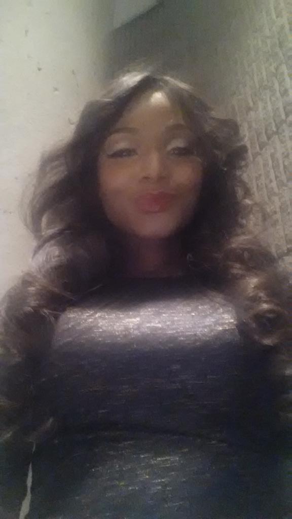 pastorsabrinamc's tweet image. Soul train awards or Read my book. #Reading #SuchANerd